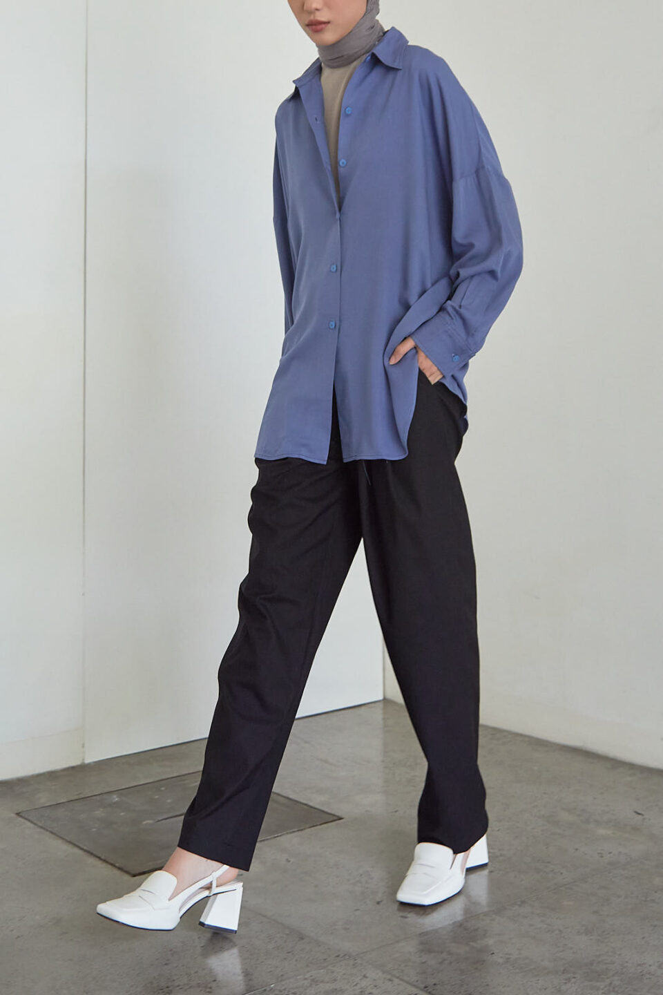 Modest Hana Shirt Coastal - Image 4