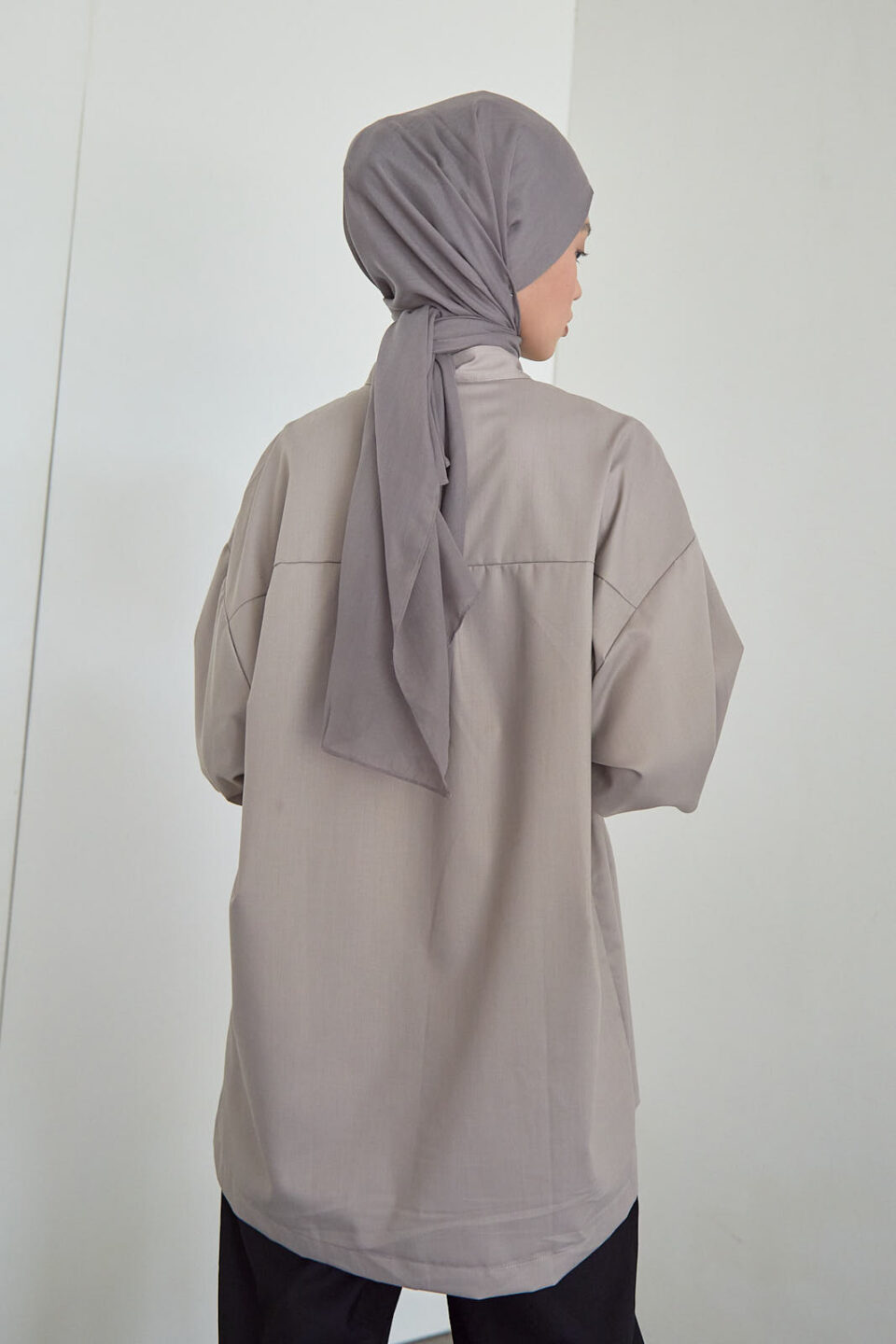 Modest Kana Shirt Taupe - Image 8