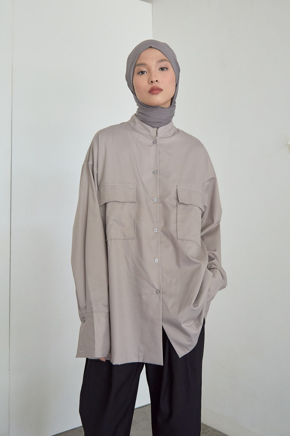 Modest Kana Shirt Taupe - Image 6