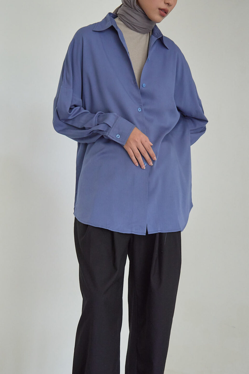 Modest Hana Shirt Coastal - Image 2