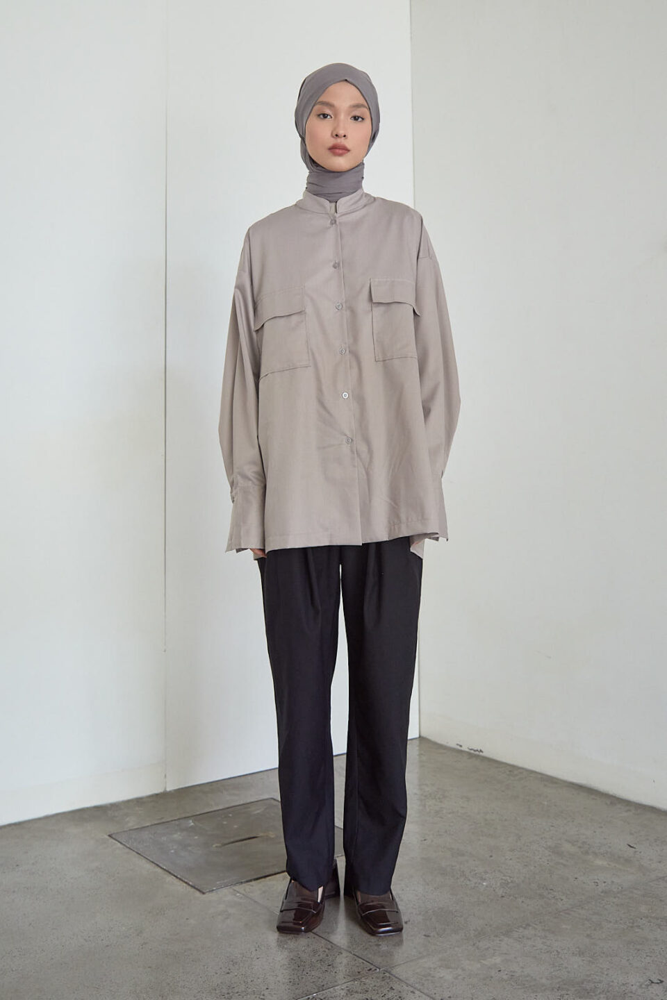 Modest Kana Shirt Taupe - Image 3