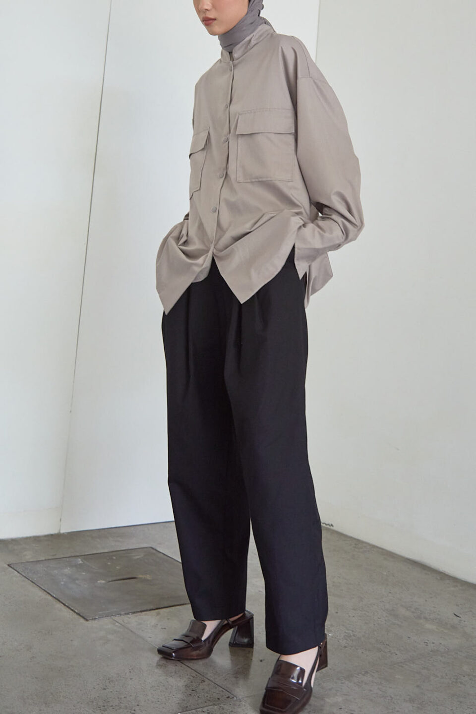 Modest Kana Shirt Taupe - Image 5