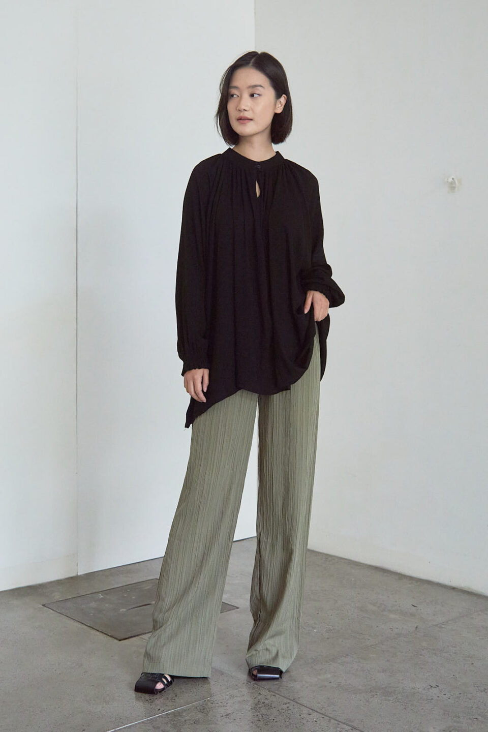 Modest Gia Blouse Black - Image 2